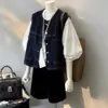 Nova coleção de outono: colete jeans curto, tamanho pequeno, estilo retrô, jaqueta sem mangas da moda