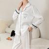 Conjunto de Pijama Femenino Estilo Chanel de Lujo Ligero, Suave Satén con Diseño de Camelia Blanca, Se Puede Usar Afuera, Conjunto de Ropa de Casa de Seda Helada
