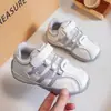 Zapatillas de velcro de moda estilo coreano para niños, temporada Primavera/Otoño 2026, modelos nuevos casuales y versátiles para niñas y niños, zapatillas de entrenamiento alemanas