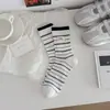 Calcetines Rayados de Bloques de Color para Mujer, Estilo Delgado de Primavera y Verano, Botón de Etiqueta de Tela Calcetines de Media Pantorrilla, Calcetines Holgados Falsos de Dos Piezas Sin Costuras, Calcetines Estilo Coreano