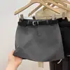 Saia curta estilo terno cinza para primavera e verão para mulheres, uma peça moderna e estilosa que acentua os braços, perfeita para baixinhas, com cintura alta e um efeito emagrecedor, criando uma silhueta elegante em A