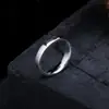 Yuhong 2024 Nuevo Anillo de Hielo Triturado Diseño Nicho para Mujer Combinación Versátil Lujo Ligero Anillo de Pareja Regalo de San Valentín