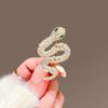 Broche de cobra de olhos verdes de luxo de entrada de alta qualidade, design de nicho, acessórios de terno de casaco elegante de alta qualidade, corpete de alfinete