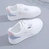 Zapatillas blancas para mujer 2026 primavera nuevo popular versátil deportivas casual, zapatos de mujer de suela gruesa, zapatos impermeables de primavera y otoño