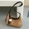 Bolsa de camurça para mulheres, nova coleção de outono da moda 2026, bolsa de ombro de alta qualidade para o dia a dia, bolsa de axila e bolsa transversal em uma paleta de cores Maillard