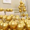 Escena de boda con globos de cumpleaños, tienda de apertura de sala de bodas con globos, arco de globos, traje al por mayor
