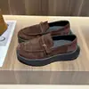 Outono Inverno 2026 Mocassins Slip-on Couro Genuíno Solado Grosso Sapatos de Couro Business Casual Calçados de Puxar Sapatos Preguiçosos Sapatos Femininos para Todas as Estações