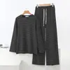 Nova blusa de moda feminina Outono/Inverno 2026, camisa básica listrada de manga longa, conjunto casual versátil que afina