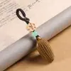 Chaveiro de Carro Esculpido Exquisitamente em Sândalo Verde Pingente de Milho Corrente de Celular Acessório de Bolsa Unissex Decoração Objeto de Arte de Imitação