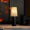 Nova luminária de mesa decorativa de tecido vintage para quarto, cabeceira, escritório, lâmpada de ambiente artística simples e texturizada em madeira esculpida