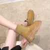 Botas femininas de tornozelo com sola grossa, nova coleção outono 2026, elásticas, afinadoras, adequadas para figuras petite, estilo britânico, retrô, que aumentam a altura e modernas
