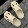 Zuecos de Verano 2026 para Hombre, Estilo Nuevo, para Exteriores, Punta Cerrada, Transpirables, Cómodos, Antideslizantes, Suela Gruesa, Pantuflas Antibacterianas sin Olor para el Hogar