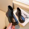 Botines cortos para niña, nueva colección otoño 2026, botines de piel versátiles para niñas pequeñas, modernos y fáciles de combinar, botines para bebé antideslizantes, botines tipo Dr. Martens para niños