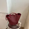 Bolso de textura tejida para mujer 2026 nuevo estilo verano retro cesta de verduras tipo cubo bolso de hombro único bolso tote de gran capacidad