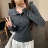 Moda de primavera y otoño: Camiseta de manga larga de alta gama con cuello polo para mujer, diseñada para ser estilizada y favorecedora, un top de punto de nicho para chicas a la moda