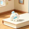 Perro Lindo de Dibujos Animados con Orejas Grandes Perro Canela Figuras Lindas de Resina Accesorios DIY Decoración de Escritorio de Coche Pequeños Adornos