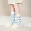 Calcetines de Terciopelo Coral para Mujer en Otoño e Invierno Forrados de Felpa Engrosados Antideslizantes para el Suelo de Tubo Medio para el Hogar Mujeres Embarazadas Calcetines de Felpa para Dormir