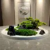 Arreglo floral en el centro de la mesa del comedor, plato giratorio eléctrico en la mesa, musgo, sala privada de restaurante, comedor, mesa de exhibición de paisaje en miniatura