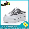 Tênis de Lona Grou de Nuca Branca Feminino Novo Estilo Baotou Meias Sapatilhas Verão Uso Externo Sapatos Femininos com Aumento de Altura Solado Grosso Bolo de Esponja Sapatos Preguiçosos