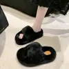 ¡Super grueso super~! Pantuflas mullidas de aumento de altura suave para mujer, se pueden usar afuera, forradas de felpa, suela gruesa, estilo ins, pantuflas de algodón de invierno, blanco, negro