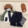 Jaqueta de Esqui Infantil 2026 Primavera Nova Estilosa Cor de Bebê Color Block com Capuz Estilo Macacão Jaqueta Roupa Infantil Outono Crianças