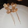 Pendientes de borlas con flores de aguja de plata galvanizada en oro real, pendientes exagerados de estilo metal europeo y americano, pendientes de diseño de nicho de alta calidad.