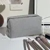 Bolsa de Maquillaje Bordada de Gasa de Gran Capacidad a Rayas Bolsa Portátil para Maquillaje de Salida Bolsa de Artículos de Tocador de Viaje