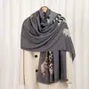 Lenço Elegante Leopardo Dinheiro Luxo Leve Vintage Estilo Dinheiro Antigo em Algodão e Linho para Mulheres, Xale Fino de Proteção Solar para Viagem e Férias, Adequado para Ambientes com Ar Condicionado