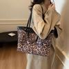 Bolso de Mujer Transfronterizo Bolso Retro con Estampado de Leopardo Bolso de Mano Trendy 2025 Nuevo Otoño e Invierno Bolso de Hombro Bolso Tote de Gran Capacidad