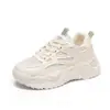 Sapatos Esportivos Plataforma Femininos de Malha com Solado Grosso Estilo Coreano Novo para Primavera e Outono Sapatos Brancos de Estudante Sapatos Casuais Pai