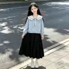 Conjunto de dos piezas para niña: una sudadera con cuello de muñeca y una falda midi de moda con lazo, perfecta para principios de otoño, adecuada para la escuela
