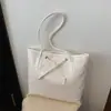 2026 Nova Bolsa Tote Simples de Grande Capacidade para Mulheres Moda Casual Bolsa de Mão de Celebridade da Internet Versátil para o Dia a Dia Bolsa de Ombro