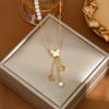 Versão coreana do colar de pérolas borboleta concha branca feminino titânio aço oco longo fluxo Su elétrico banhado a ouro cor retenção moda clavícula corrente atacado