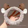 Diadema de peluche de alta calidad y linda para niñas, diseñada específicamente para lavarse la cara y aplicar mascarillas faciales; liga para el pelo de dibujos animados, accesorio para el pelo antideslizante