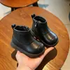 Botas de bebê, novos estilos de outono para meninas e meninos, sapatos infantis de sola macia, sapatos para os primeiros passos para bebês meninos de um ano, botinhas para meninas pequenas, botas de couro