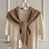 Bufanda con Atmósfera Estilo Coreano, Diseño Hueco, Chal Triangular de Mezcla de Lana, Ropa Exterior para Mujer, Sensación de Alta Gama, Chaleco Cálido