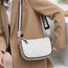 Bolso de piel de vaca para mujer, cuero genuino 2024 nuevo, estilo acolchado retro, pequeño y fragante, bandolera de un solo hombro, bolso cuadrado pequeño, lujo accesible y versátil