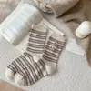 Novas Meias de Cashmere de Urso Polar Cinza e Cor de Café para Mulheres, Engrossadas para Outono e Inverno, Meias Longas Quentes até a Panturrilha, Meias Longas de Inverno Listradas Estilo Japonês