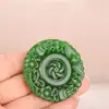 Venta al por mayor de fábrica colgante de guirnalda de jade Hetian sintético material de Mongolia Exterior verde espinaca hebilla de seguridad colgante collar para hombre y mujer