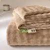 Juego de sábanas de cama nuevo 2026, color sólido, engrosado, terciopelo de leche, tamaño grande, con borlas, amigable con la piel, suave y cálido, juego de ropa de cama de invierno de tres piezas
