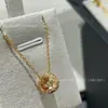 Coco Collar de Perlas Doradas con Patrón de Diamantes Simple y Sofisticado Transmisión en Vivo Nueva Versión de Gama Alta Artesanía de Precisión CNC Cadena de Clavícula de Nicho