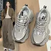 Tênis Dad da Moda 2025 Feminino com Solas Grossas, Aumenta a Altura, Malha Respirável, Versátil, Leve, Sapatos Casuais Esportivos para Mulheres