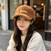 Nueva gorra de béisbol de felpa a cuadros retro para otoño e invierno para mujer, estilo coreano con letras bordadas, moderna y versátil, gorra de béisbol cálida