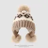 Gorro de lana para niños de comercio exterior, gorro de punto jacquard estilo americano con tres pompones, gorro pullover estilo coreano para proteger las orejas para niños mayores, cálido para niños