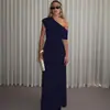 Vestido de Otoño Nuevo de Moda Europeo y Americano para Mujer 2026, Sexy, Cuello Asimétrico, Plisado, Irregular, Ajustado, Color Sólido