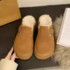 Chinelos externos femininos estilo Birkenstock com forro de fleece, nova coleção outono/inverno 2026, alta moda, populares para casa, sola grossa, aumento de altura, design de meia-chinelo fechado