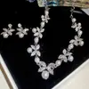 Conjunto de Brincos Quadrados Cravejados de Diamante e Colar de Duas Peças, Fashion, Leve, Colar Luxuoso e de Alta Qualidade, Conjunto de Joias Elegante e Versátil