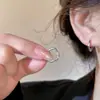 Pendientes de aro lisos con circonita cuadrada para mujer, aro de lujo ligero, temperamento, sensación de alta gama, diseño de aro, aro para doble perforación