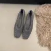 Sapatos Rasos Elegantes Cinza de Bico Quadrado Estilo Francês Peludos para Mulheres, Lançamento Outono e Inverno 2026 Slip-On Nicho Retro Flats