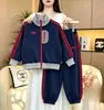 Conjunto deportivo para niños y niñas, nueva colección otoño 2026, elegante top de manga larga estilo coreano, conjunto de dos piezas para niños en colores otoñales